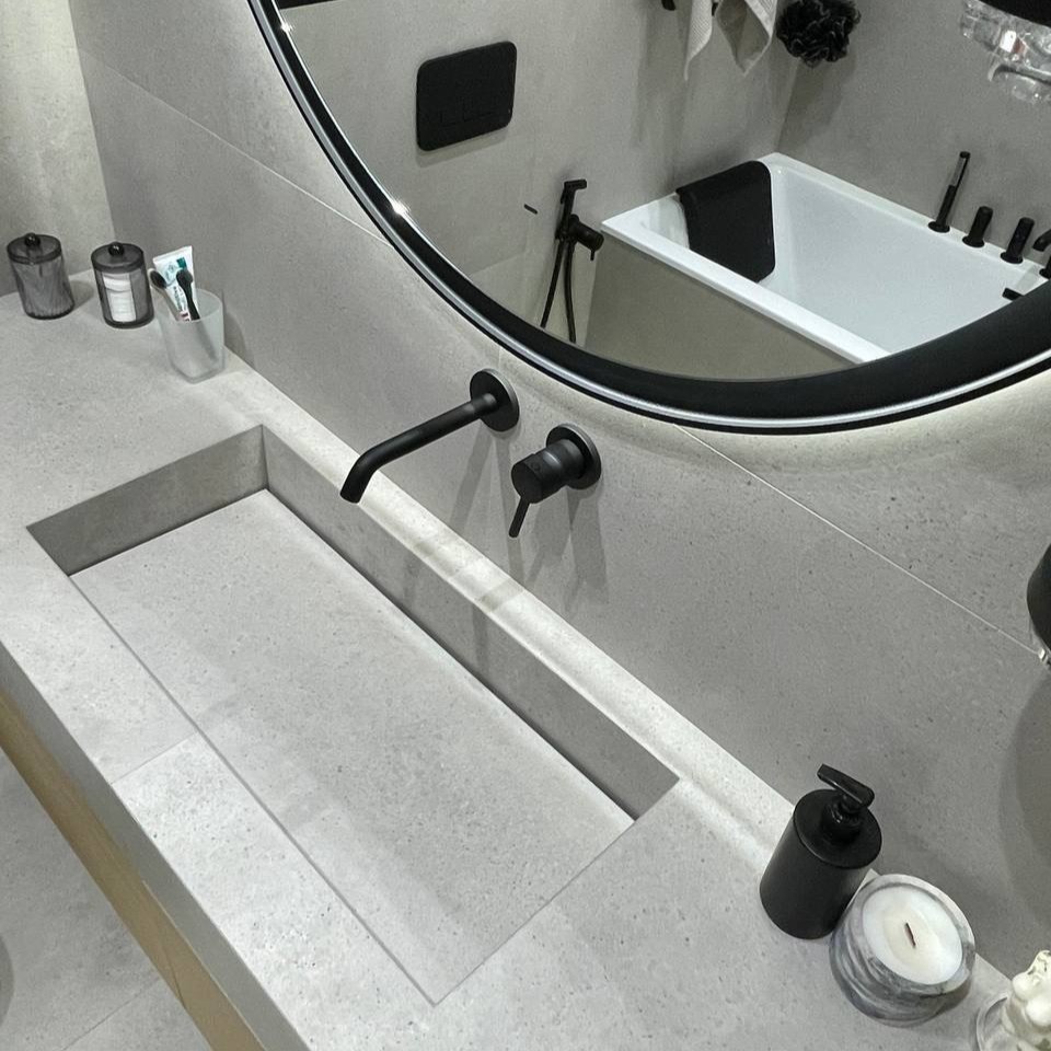 Modern and Sleek Bathroom Deisgn